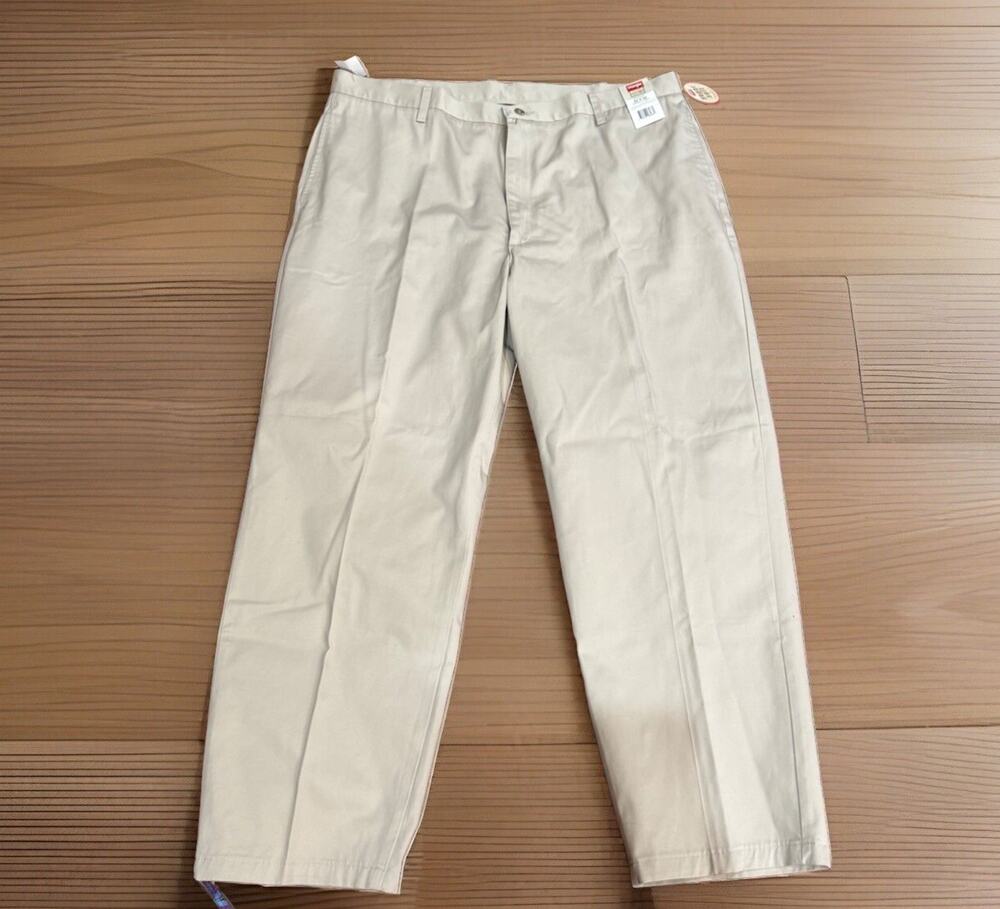 Wrangler Hero Pleated Khakis Wrinkle Free Mens 42 x 30 Beige Super Soft